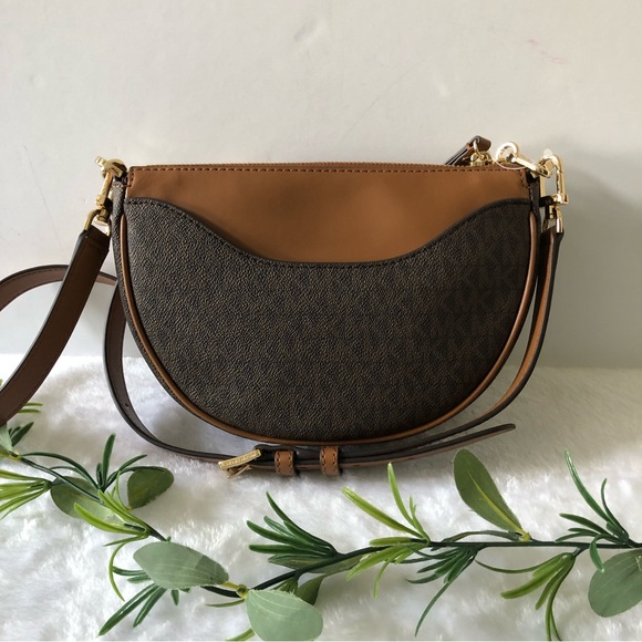 Michael Kors Dover Small Half Moon Pouchett, NWT - Picture 2 of 6